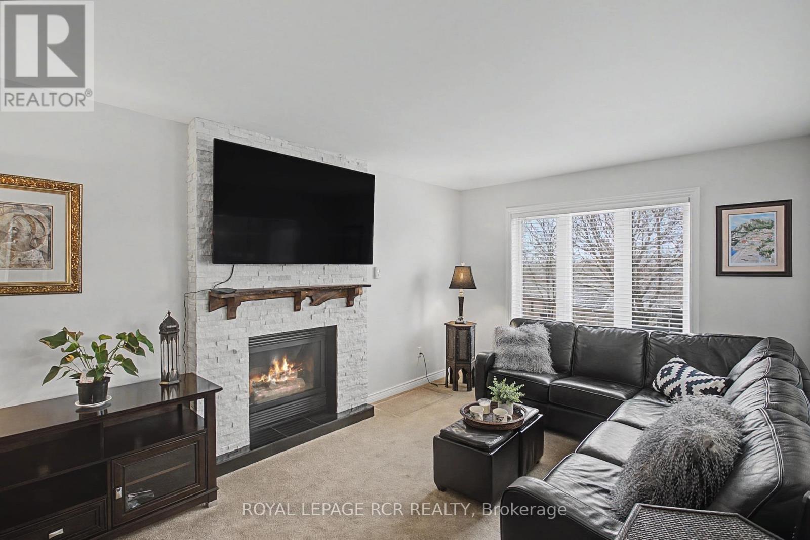 325 Harry Beer Court, Newmarket, Ontario  L3Y 8M2 - Photo 8 - N12906658