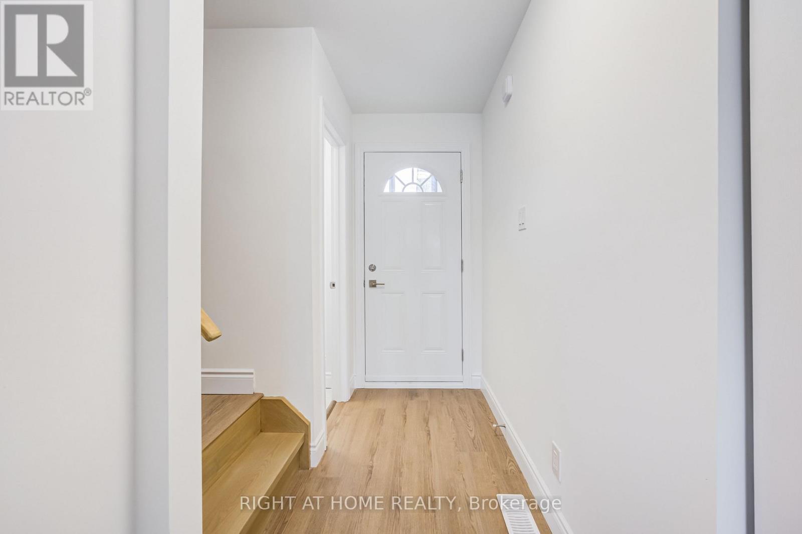 6 - 2687 Bromsgrove Road, Mississauga, Ontario  L5J 4C6 - Photo 7 - W12906656