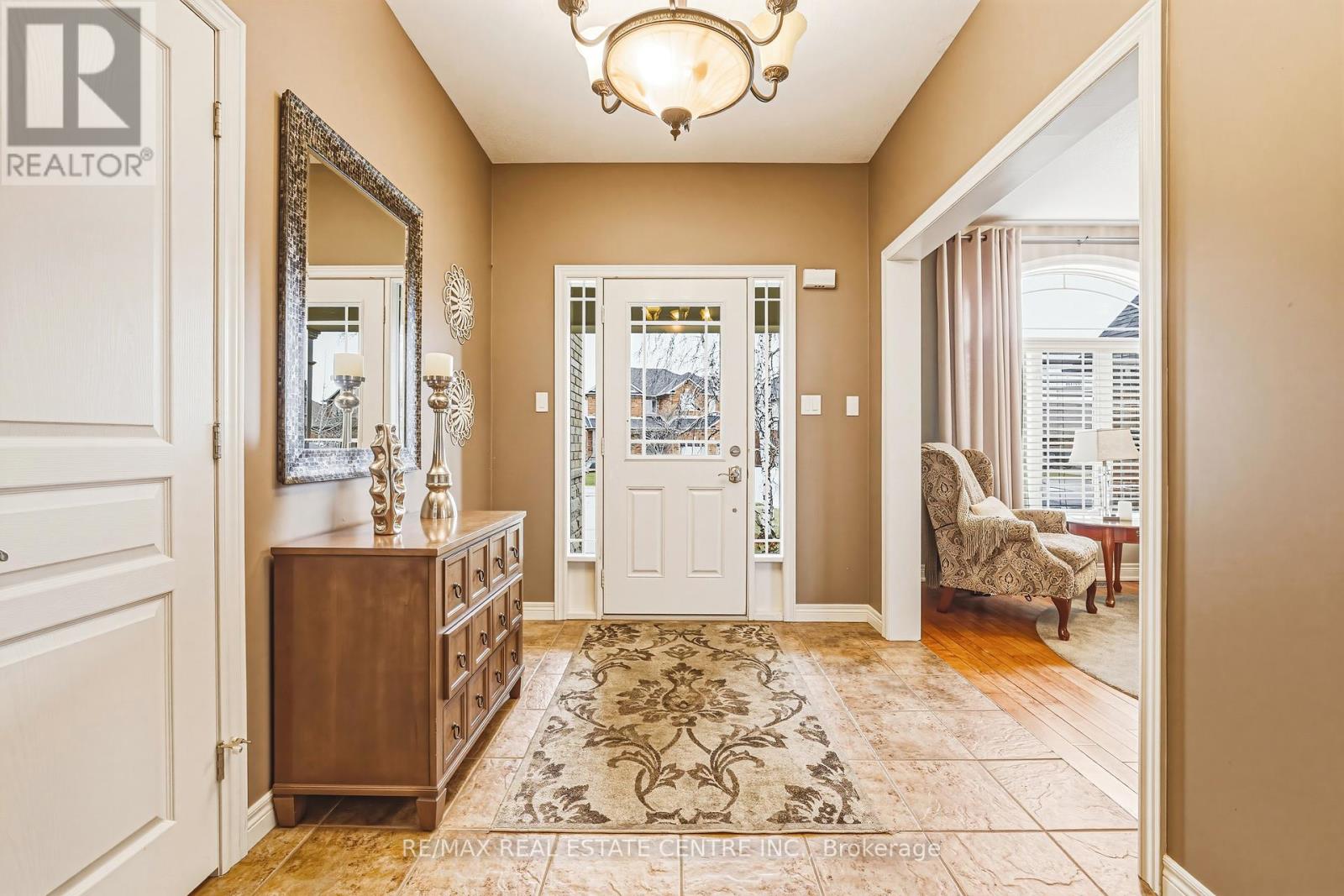 120 Valiant Circle, Hamilton, Ontario  L0R 1C0 - Photo 4 - X12906652