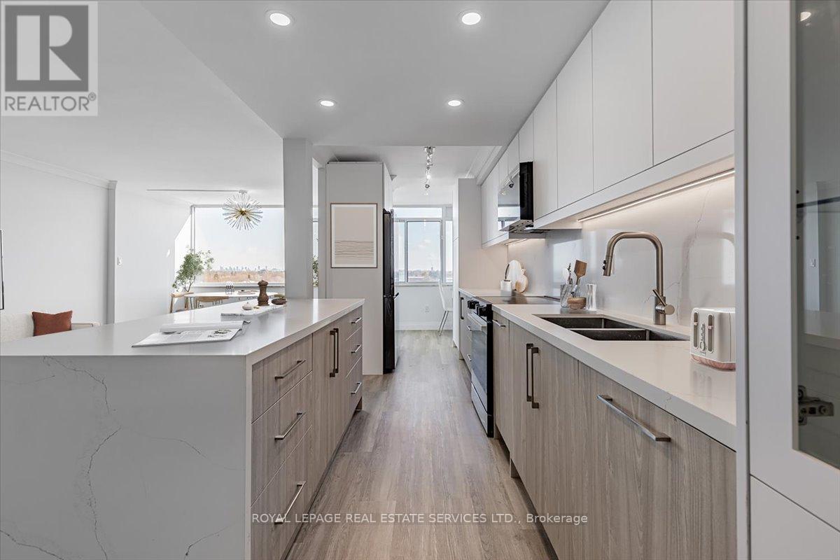 706 - 3000 Bathurst Street, Toronto, Ontario  M6B 3B4 - Photo 6 - C12901390