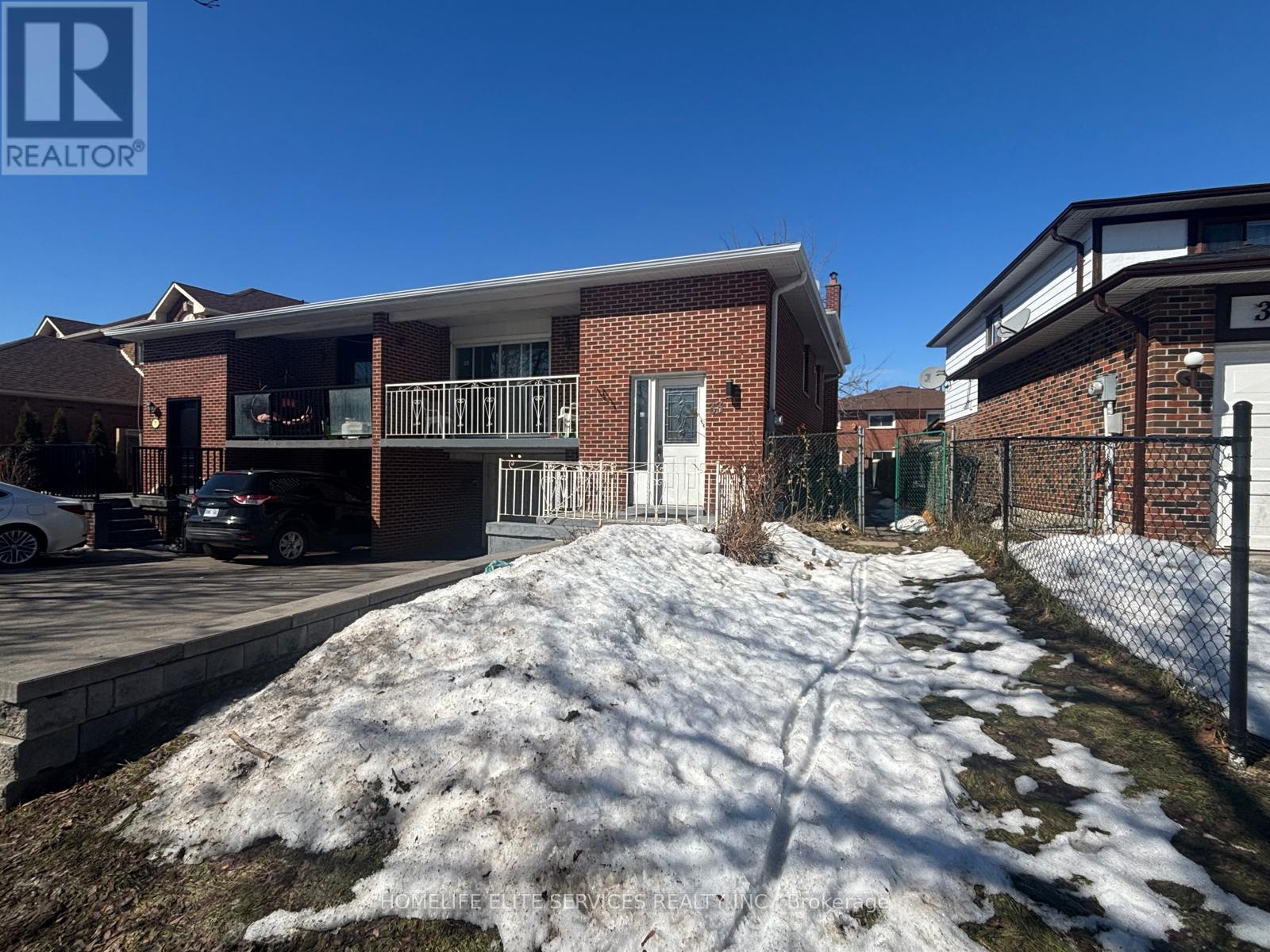 33 ROBBINSTONE DRIVE, Toronto, Ontario
