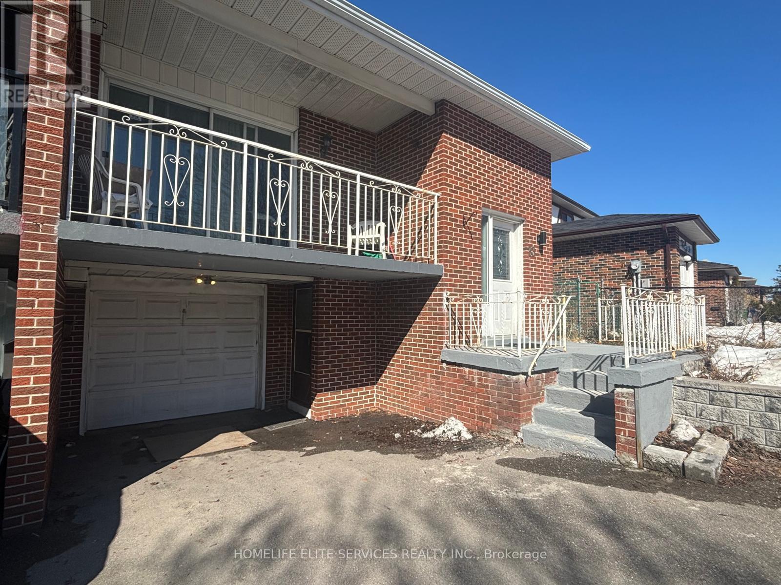 33 Robbinstone Drive, Toronto, Ontario  M1B 2C4 - Photo 3 - E12906662