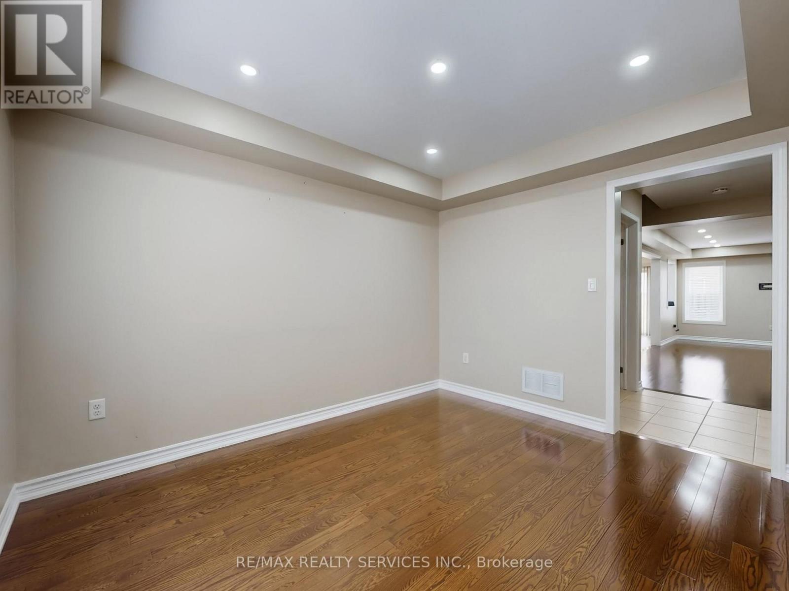 37 Bloom Drive, Brampton, Ontario  L6P 3C3 - Photo 21 - W12869912