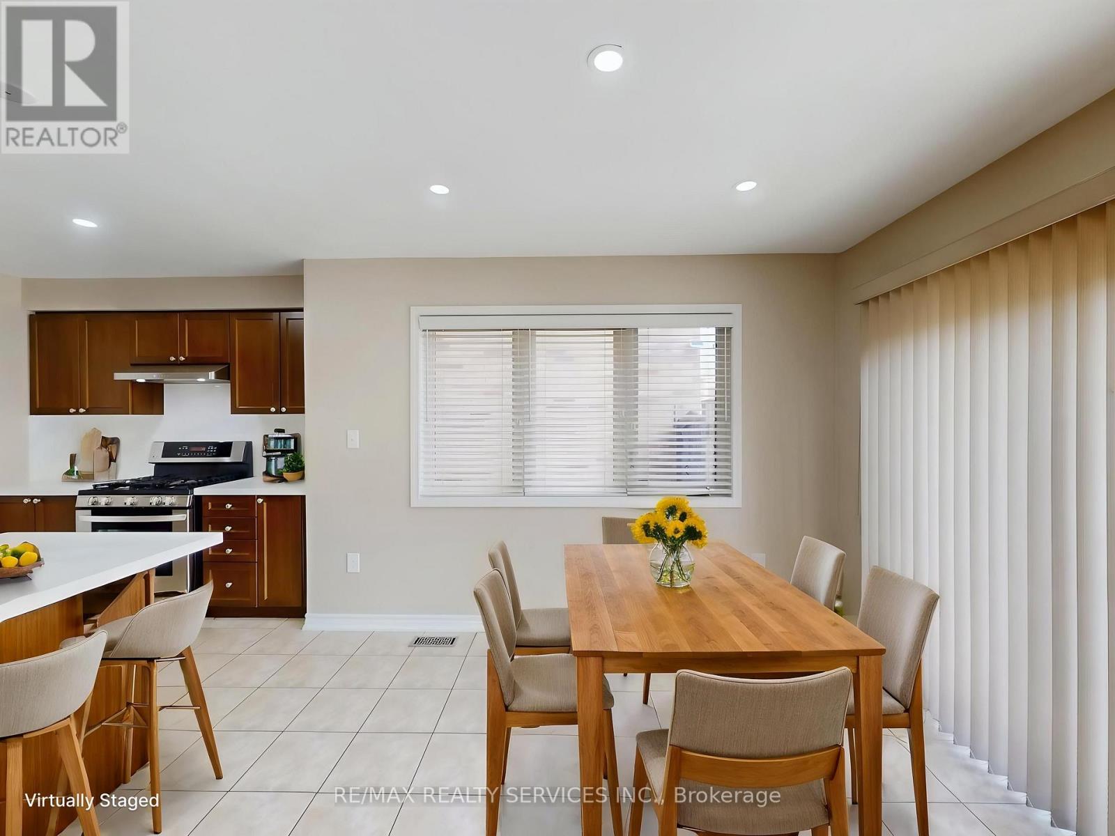 37 Bloom Drive, Brampton, Ontario  L6P 3C3 - Photo 11 - W12869912