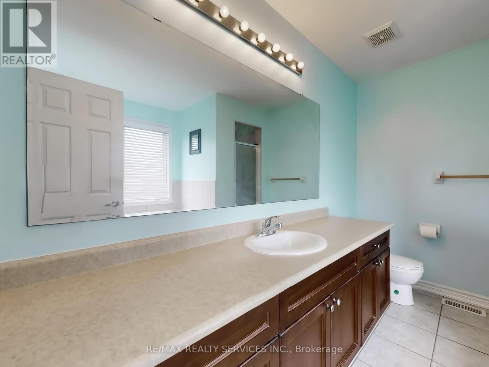 37 Bloom Drive, Brampton, Ontario  L6P 3C3 - Photo 30 - W12869912