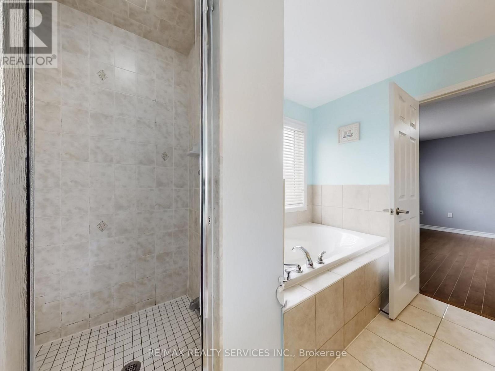 37 Bloom Drive, Brampton, Ontario  L6P 3C3 - Photo 31 - W12869912