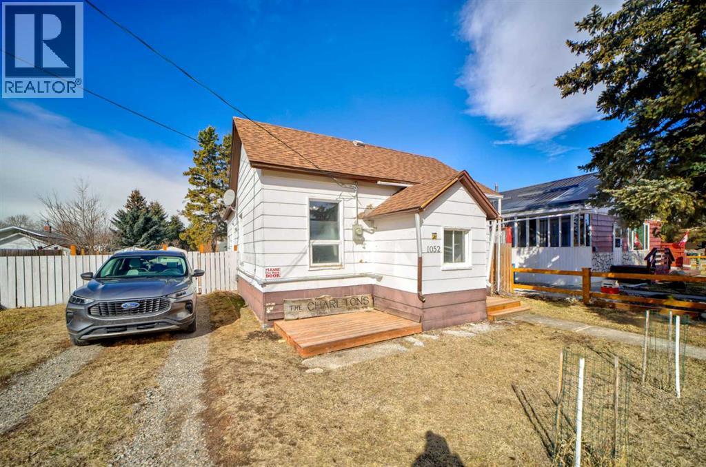 1052 Bev Mclachlin Drive, Pincher Creek, Alberta  T0K 1W0 - Photo 2 - A2294430