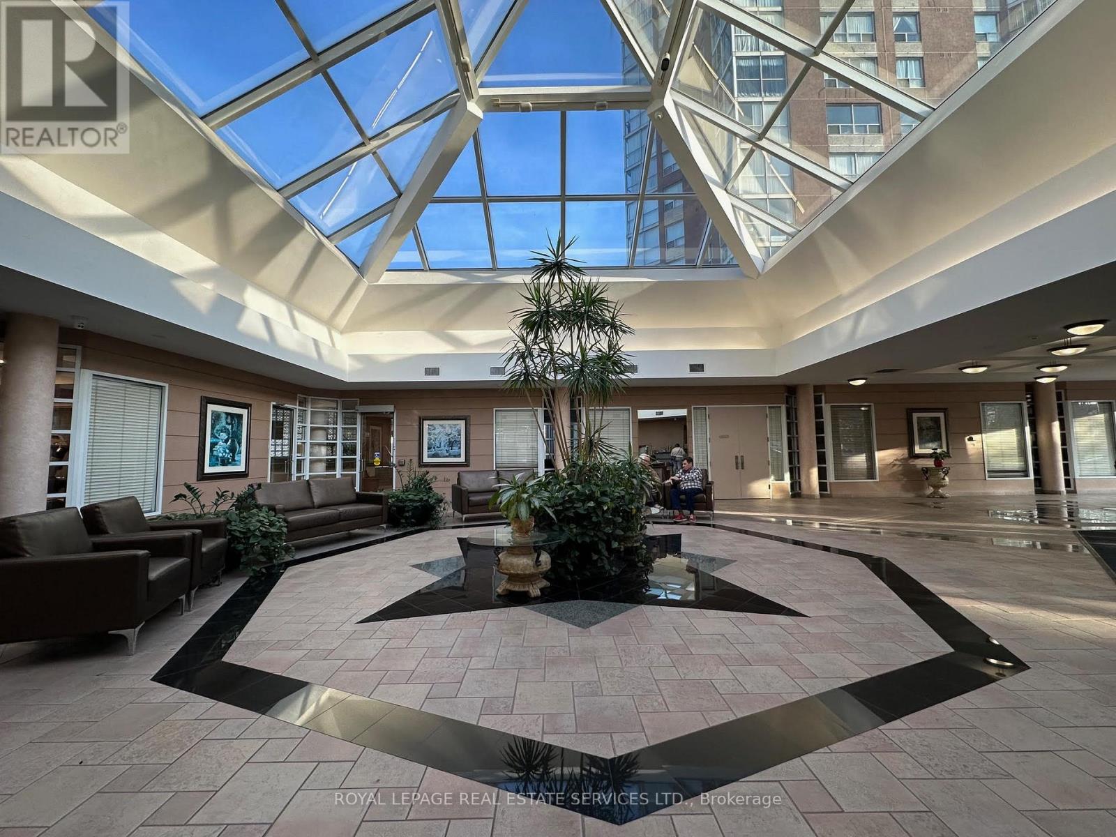 212 - 7 Concorde Place, Toronto, Ontario M3C 3N4 - Photo 3 - C12906682