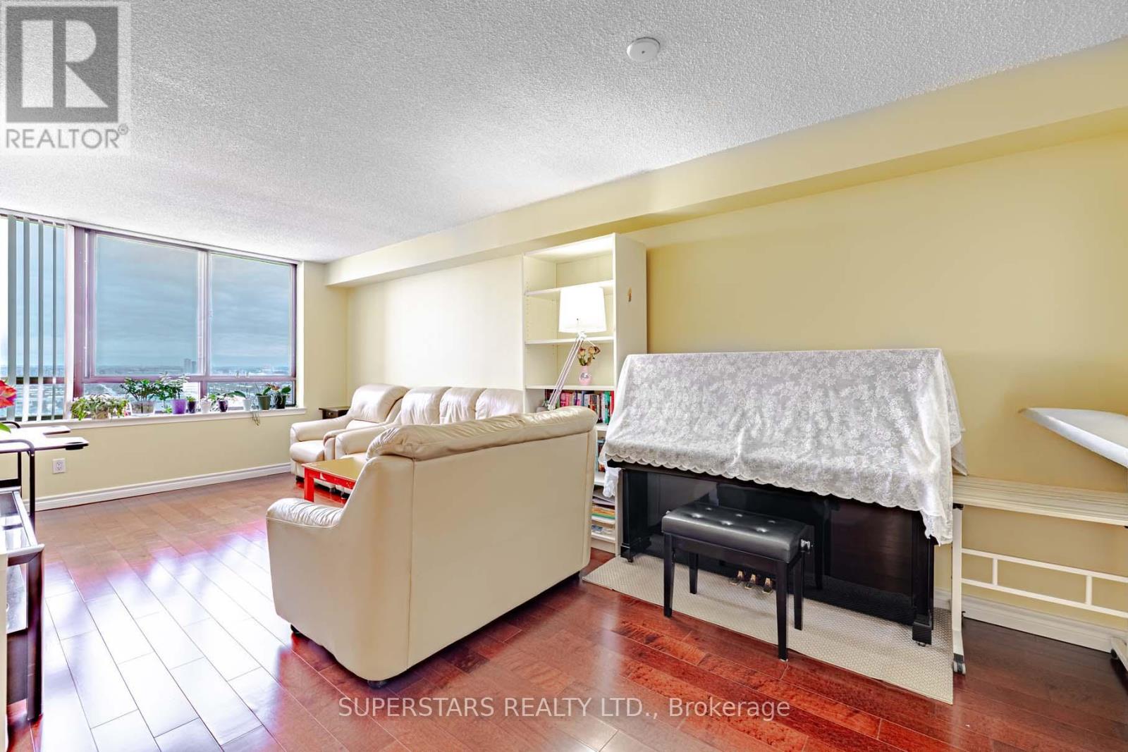 1929 - 25 Bamburgh Circle, Toronto, Ontario  M1W 3W2 - Photo 4 - E12906714