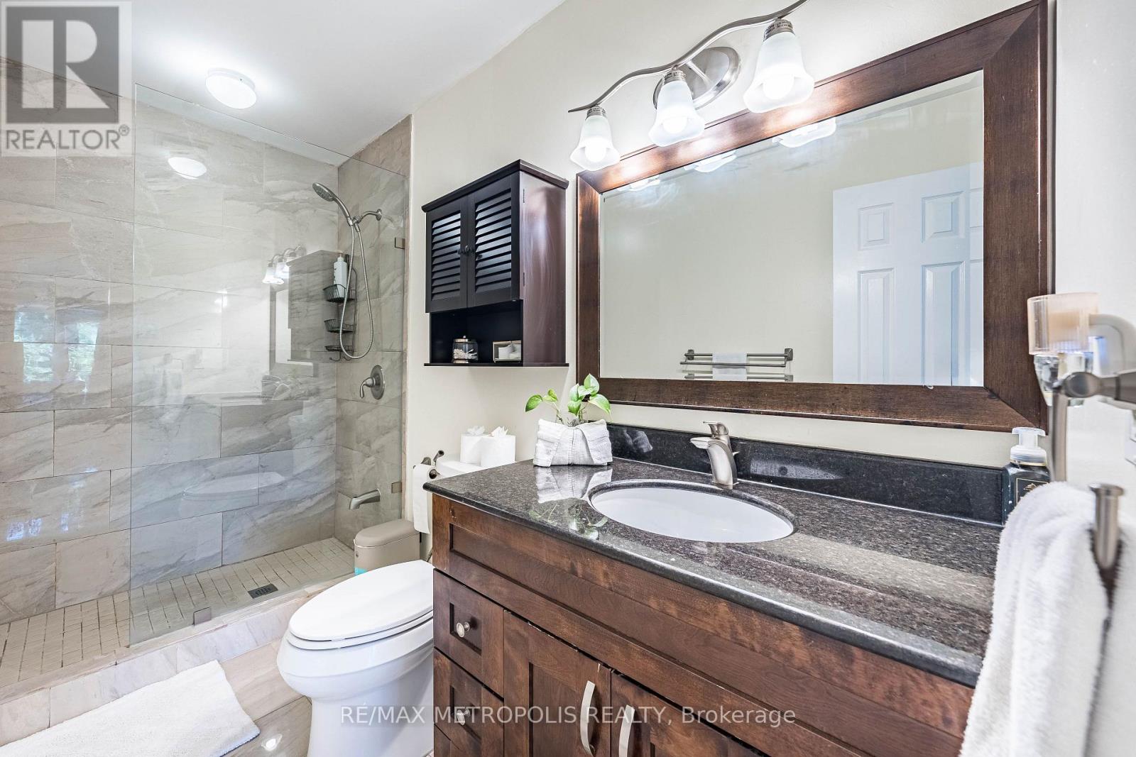 Upper - 22 Mayflower Street, Whitby, Ontario  L1N 8A9 - Photo 10 - E12906716