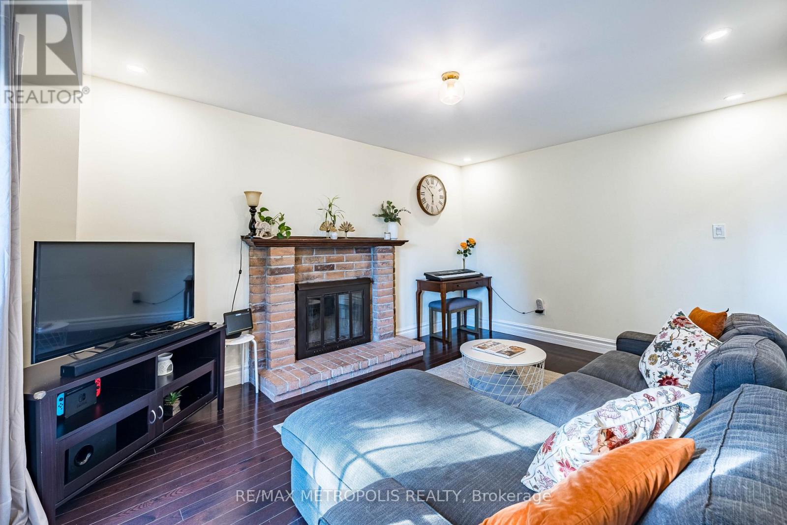 Upper - 22 Mayflower Street, Whitby, Ontario  L1N 8A9 - Photo 6 - E12906716