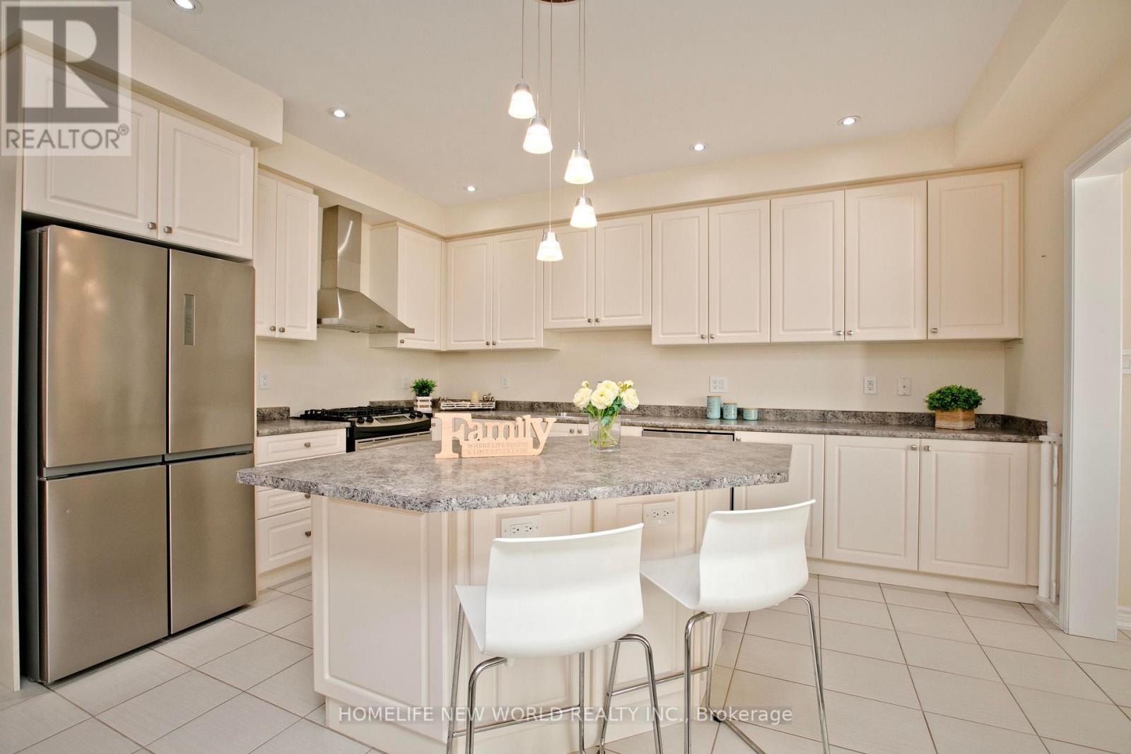 45 Demott Avenue, Markham, Ontario  L6B 0X2 - Photo 12 - N12853814