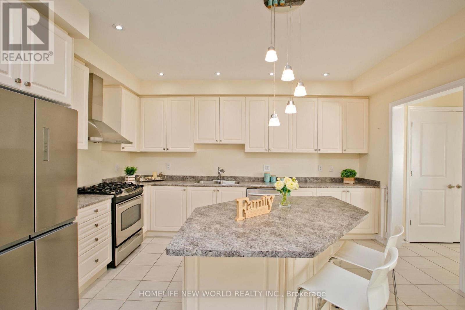 45 Demott Avenue, Markham, Ontario  L6B 0X2 - Photo 13 - N12853814