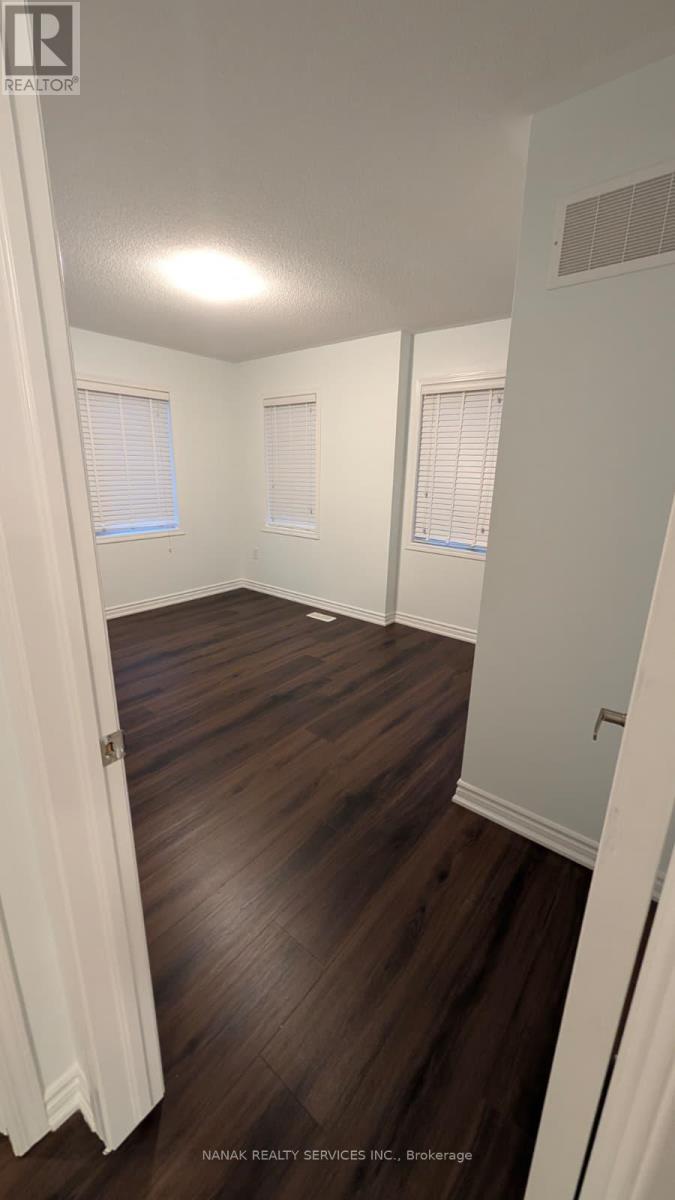 39 Boothill Drive, Brampton, Ontario  L7A 0C1 - Photo 4 - W12906718