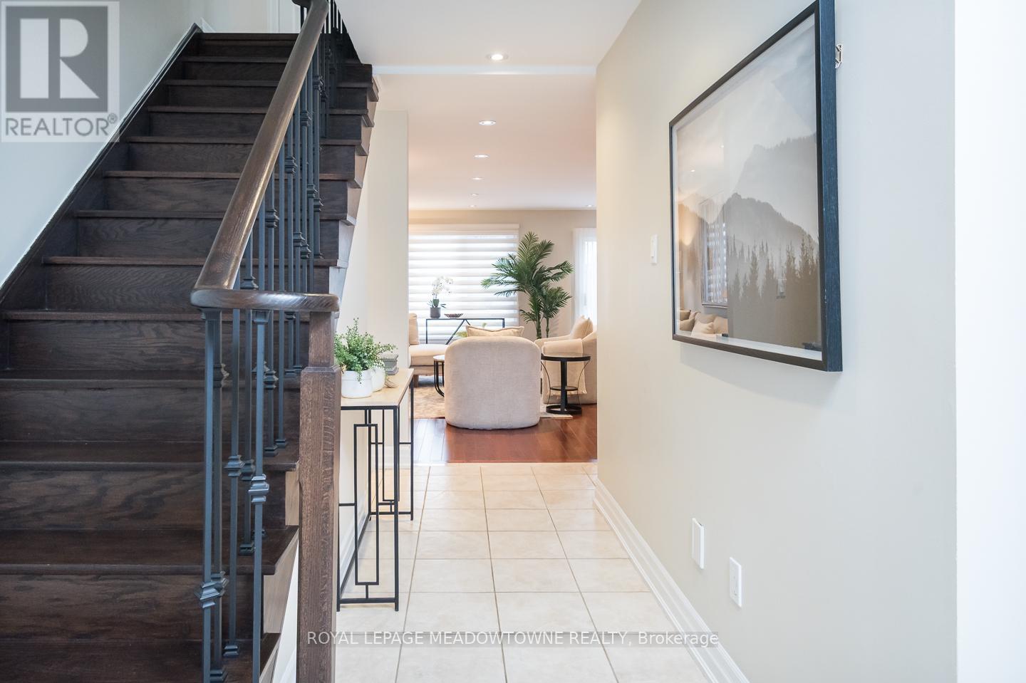 4311 Poltava Crescent, Mississauga, Ontario L4W 3B9 - Photo 2 - W12904882