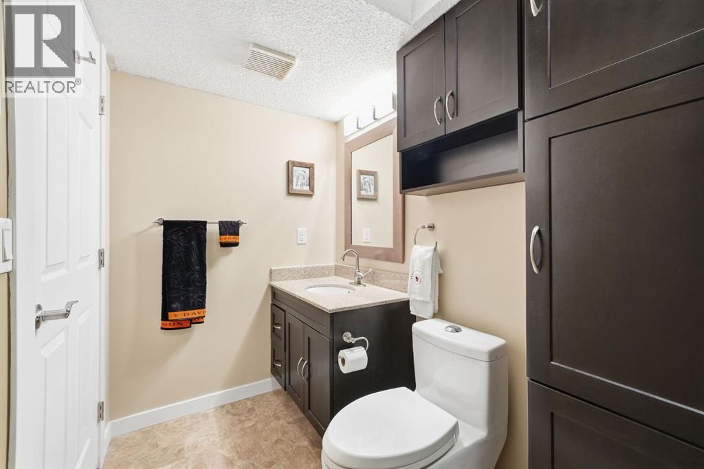 1 River Heights Green, Cochrane, Alberta  T4C 0J6 - Photo 34 - A2295374