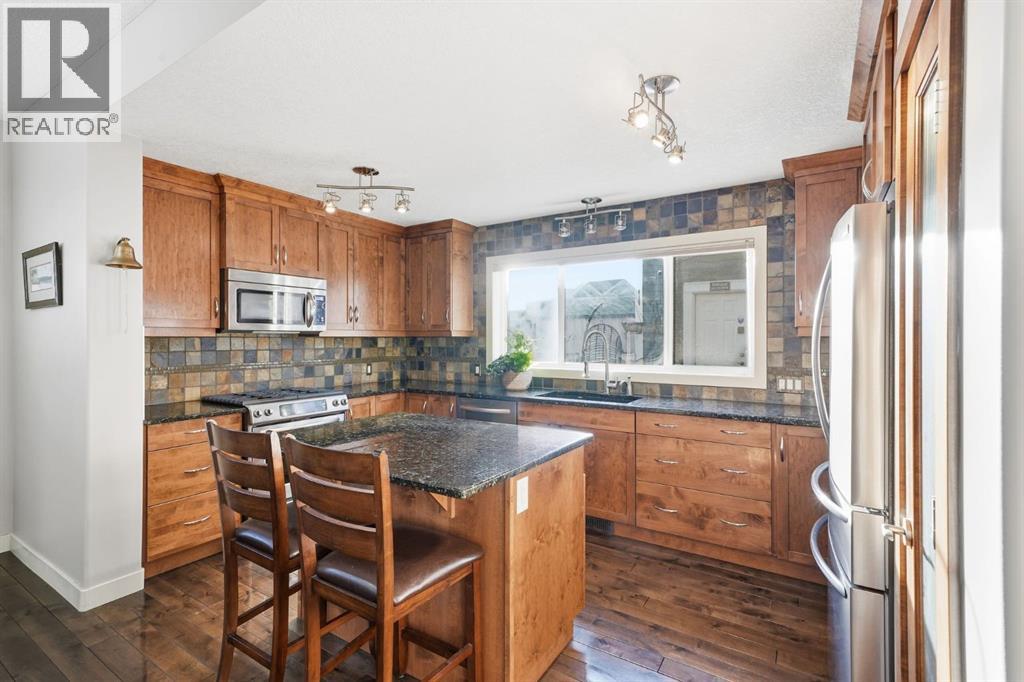 1 River Heights Green, Cochrane, Alberta  T4C 0J6 - Photo 10 - A2295374