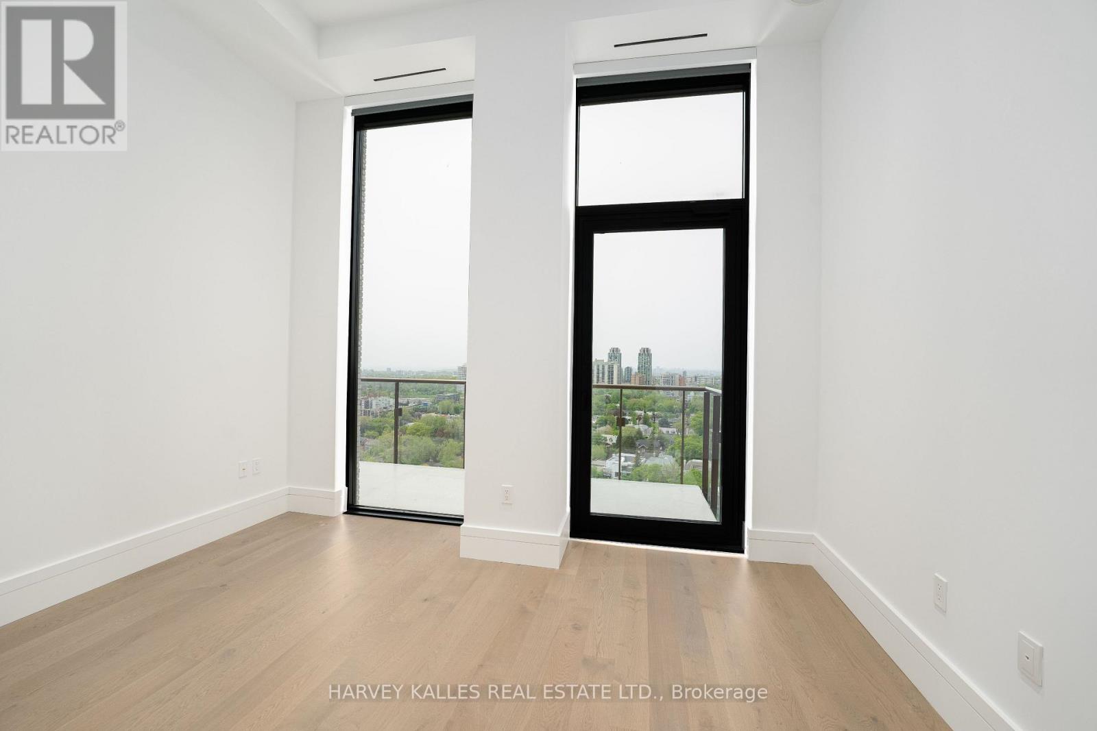 2002 - 215 Lonsdale Road, Toronto, Ontario  M4V 1W7 - Photo 4 - C12906736