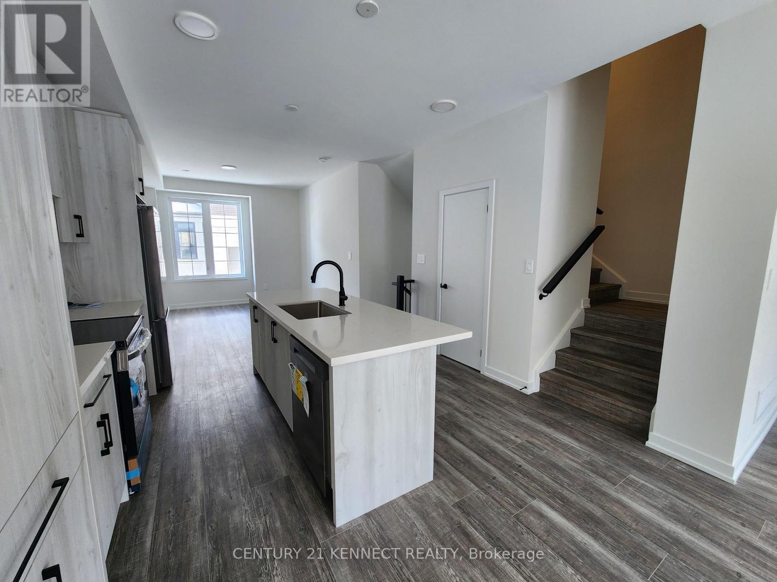 8 Victor Metcalf Lane, Richmond Hill, Ontario  L4B 0J7 - Photo 5 - N12906742