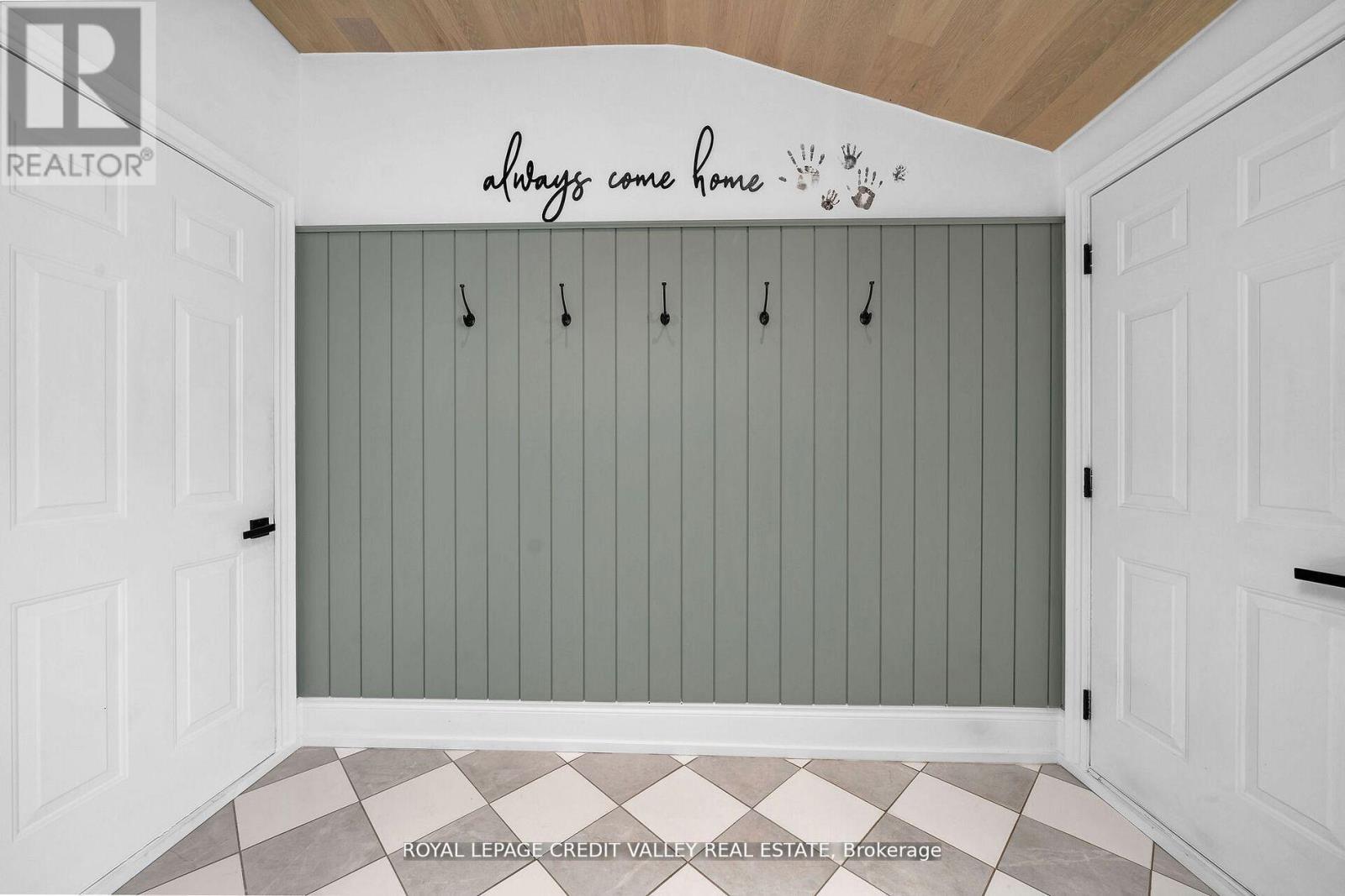 47 Larry Street, Caledon, Ontario  L7C 1K8 - Photo 15 - W12906738