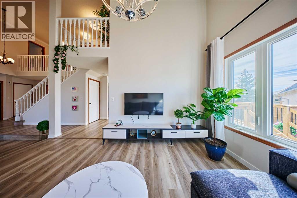 15 Hawkbury Close NW, Calgary, Alberta  T3G 3N2 - Photo 10 - A2275652