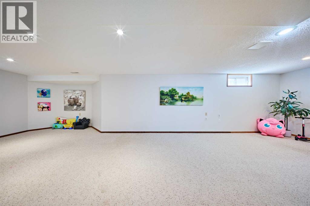 15 Hawkbury Close NW, Calgary, Alberta  T3G 3N2 - Photo 37 - A2275652