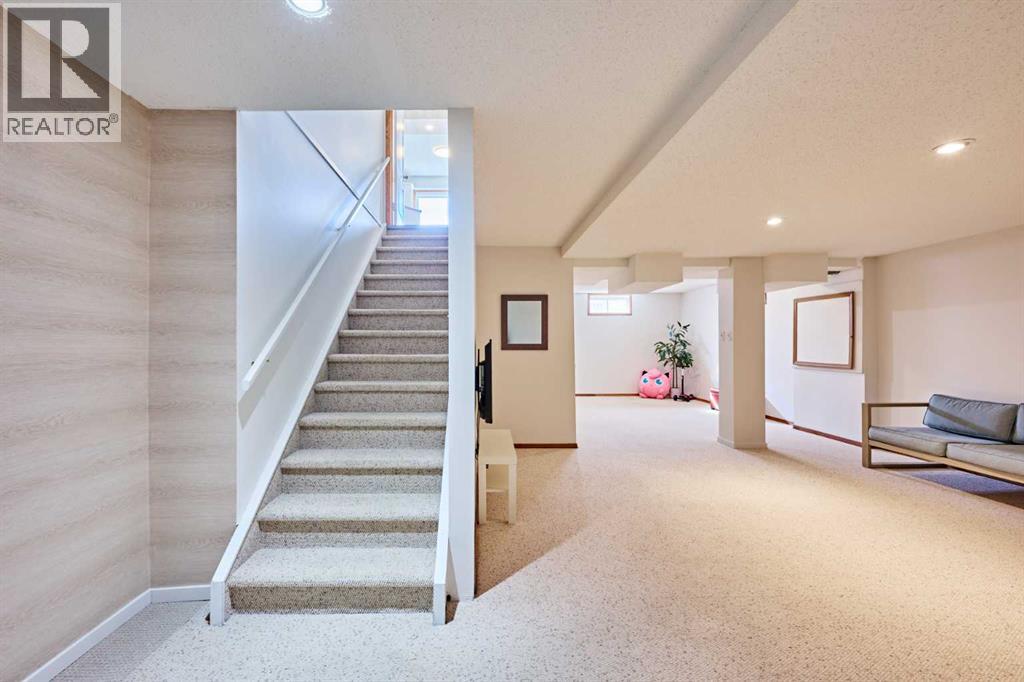 15 Hawkbury Close NW, Calgary, Alberta  T3G 3N2 - Photo 34 - A2275652