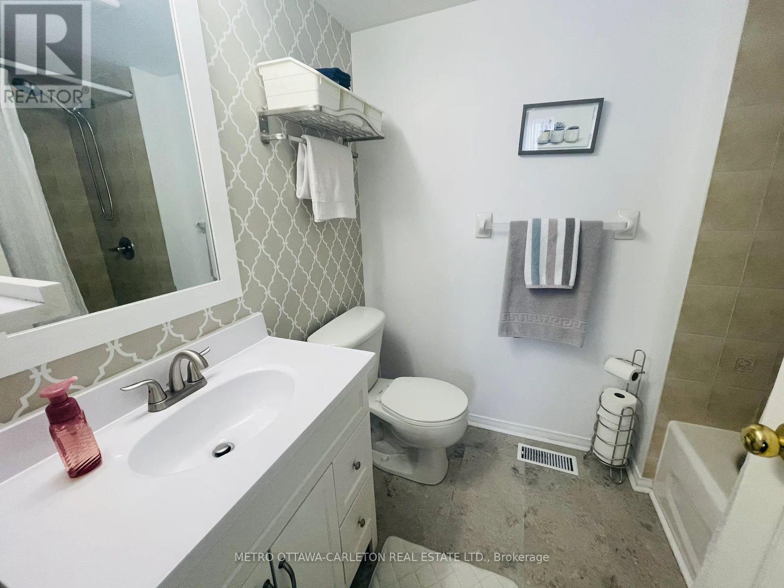 268 Meadowbreeze Drive, Ottawa, Ontario  K2M 3A5 - Photo 10 - X12906774