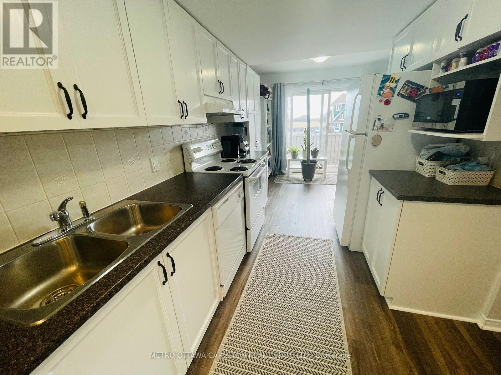 268 Meadowbreeze Drive, Ottawa, Ontario  K2M 3A5 - Photo 2 - X12906774