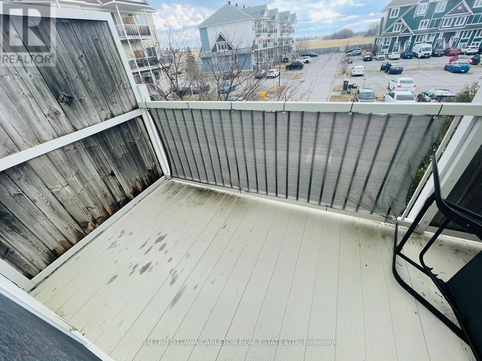 268 Meadowbreeze Drive, Ottawa, Ontario  K2M 3A5 - Photo 3 - X12906774