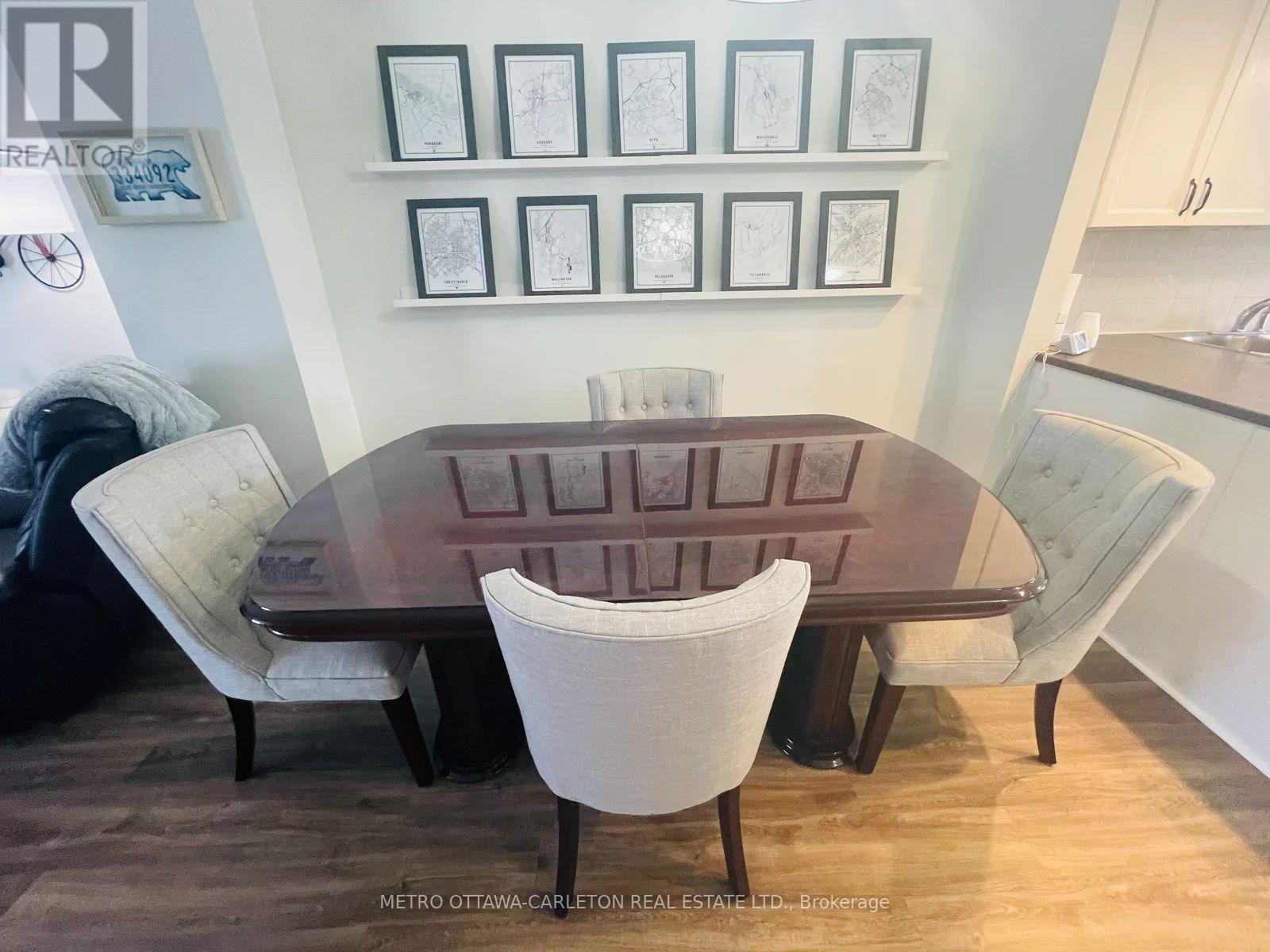 268 Meadowbreeze Drive, Ottawa, Ontario  K2M 3A5 - Photo 4 - X12906774