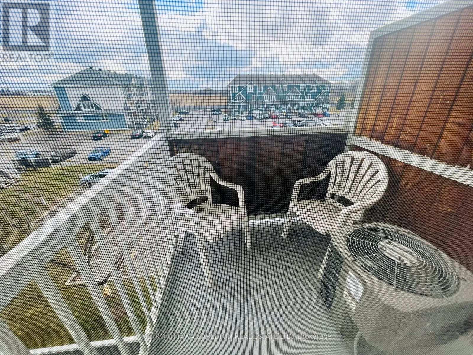 268 Meadowbreeze Drive, Ottawa, Ontario  K2M 3A5 - Photo 5 - X12906774