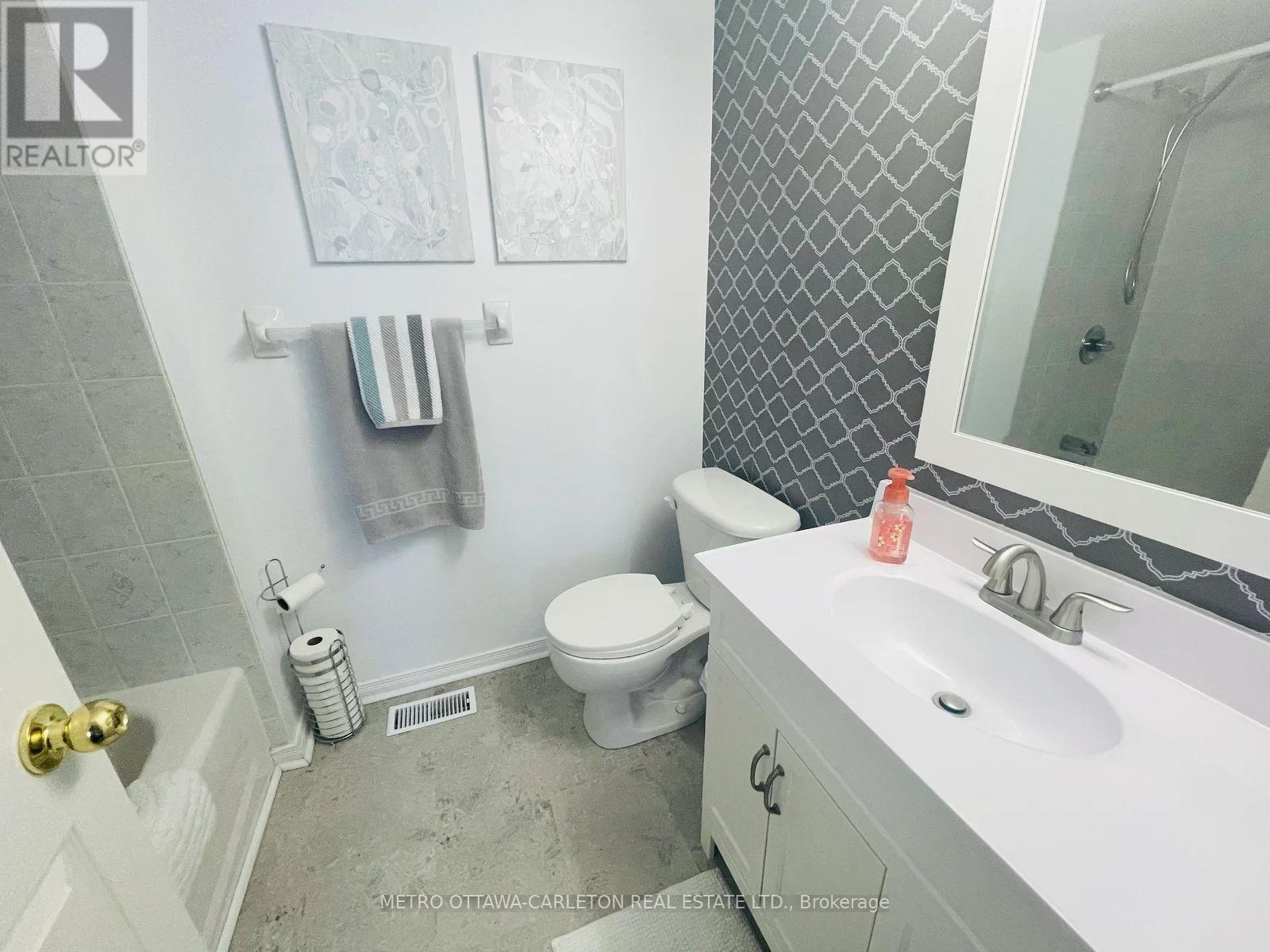 268 Meadowbreeze Drive, Ottawa, Ontario  K2M 3A5 - Photo 8 - X12906774