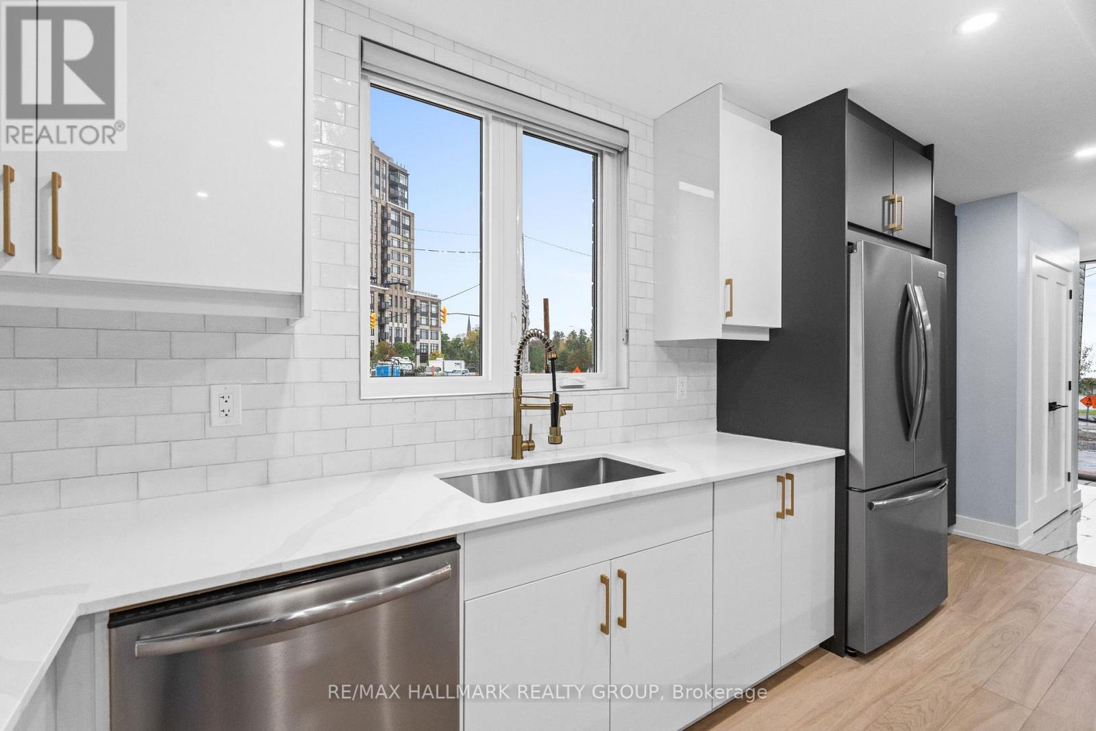 A - 886 Byron Avenue, Ottawa, Ontario  K2A 0A1 - Photo 10 - X12906792