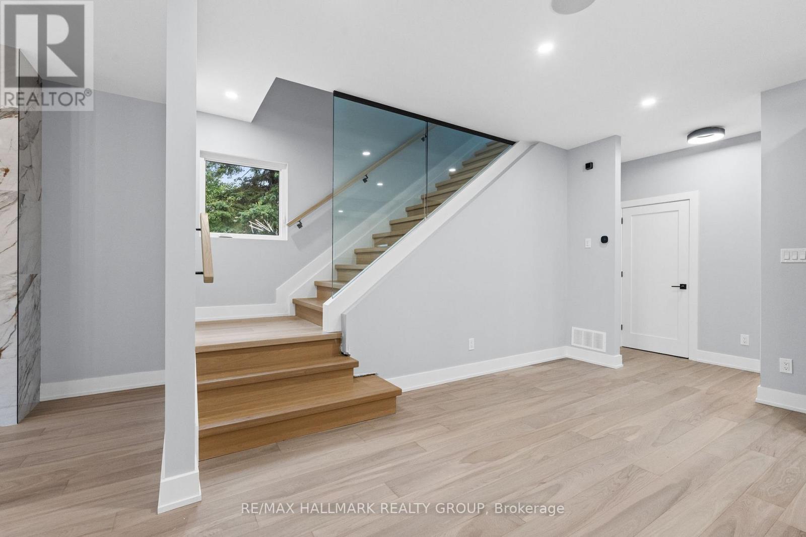 A - 886 Byron Avenue, Ottawa, Ontario  K2A 0A1 - Photo 14 - X12906792