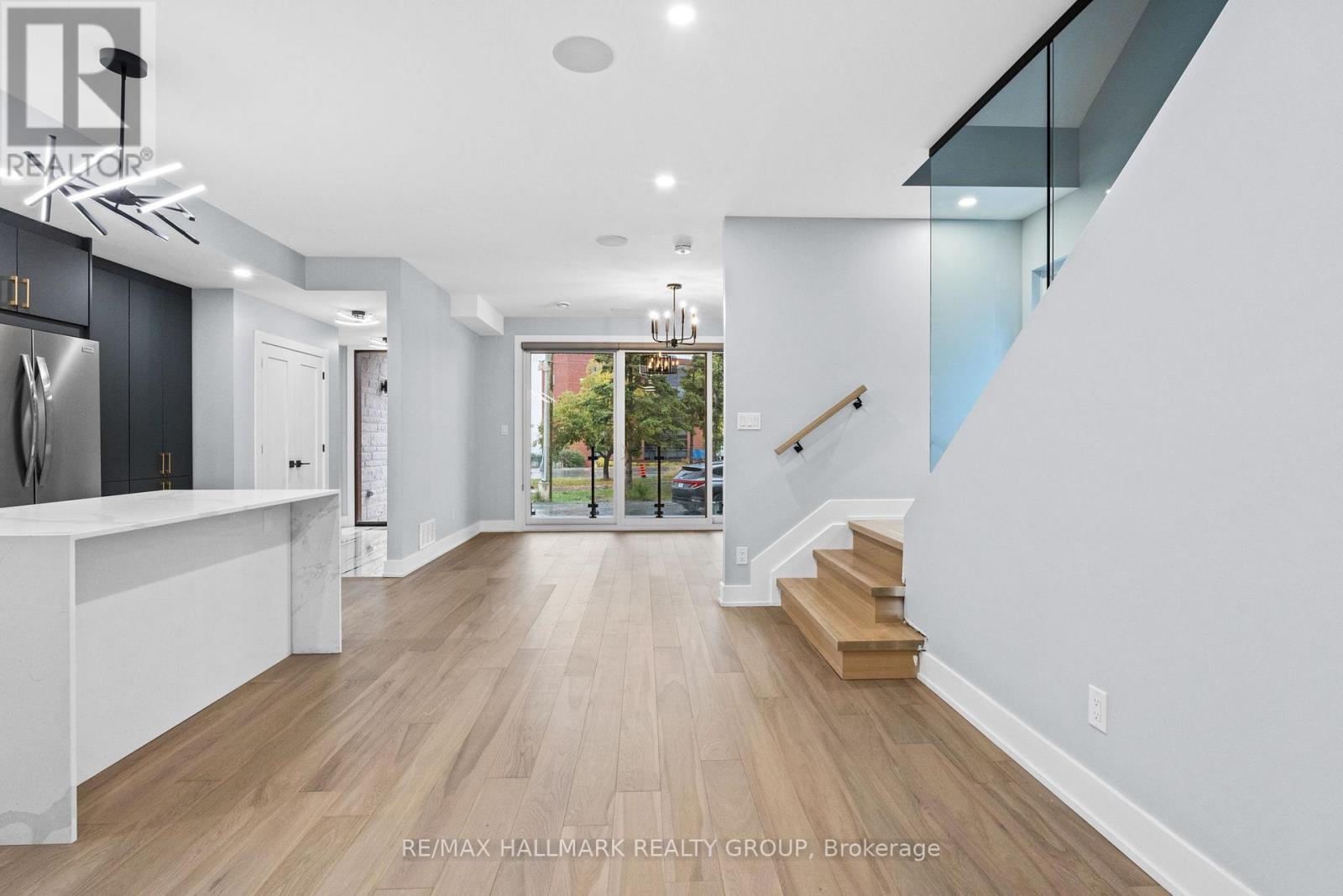 A - 886 Byron Avenue, Ottawa, Ontario  K2A 0A1 - Photo 15 - X12906792