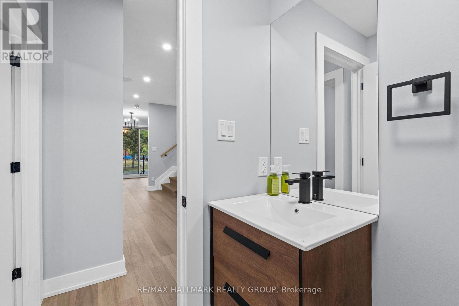 A - 886 Byron Avenue, Ottawa, Ontario  K2A 0A1 - Photo 18 - X12906792