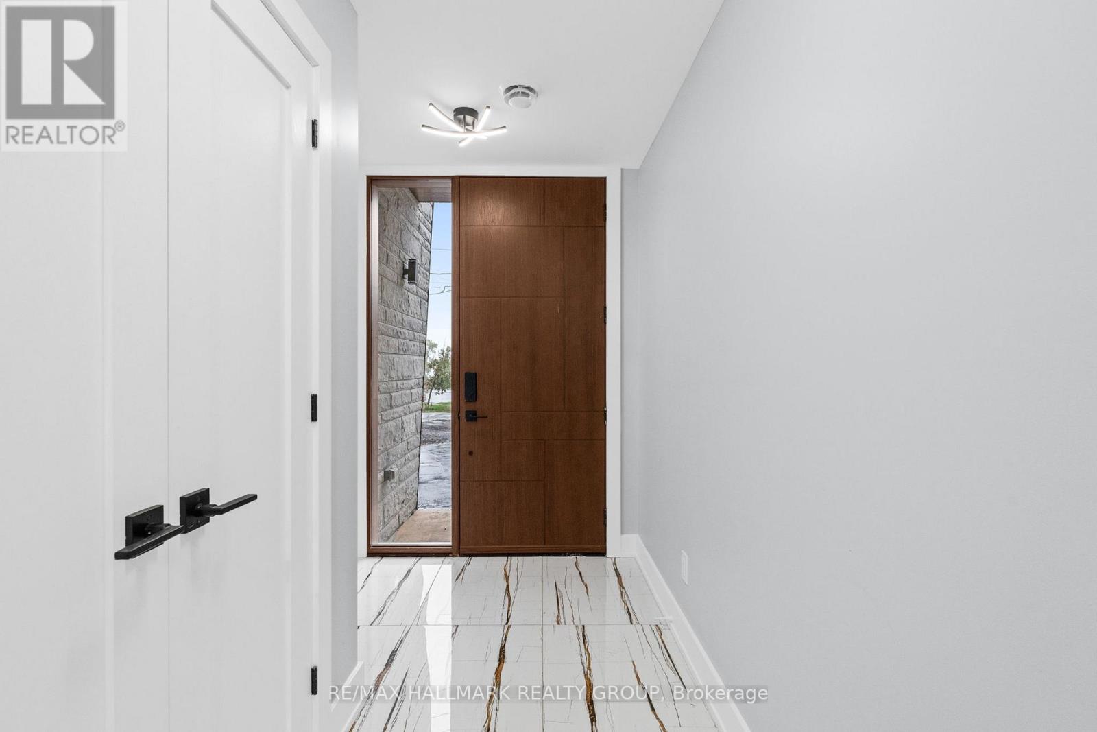 A - 886 Byron Avenue, Ottawa, Ontario  K2A 0A1 - Photo 2 - X12906792