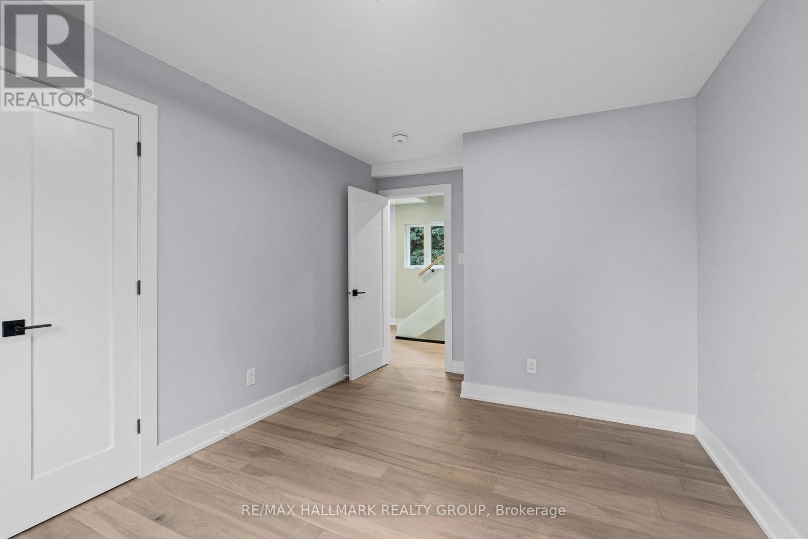 A - 886 Byron Avenue, Ottawa, Ontario  K2A 0A1 - Photo 29 - X12906792