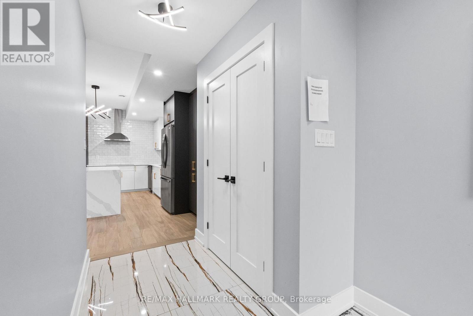 A - 886 Byron Avenue, Ottawa, Ontario  K2A 0A1 - Photo 3 - X12906792