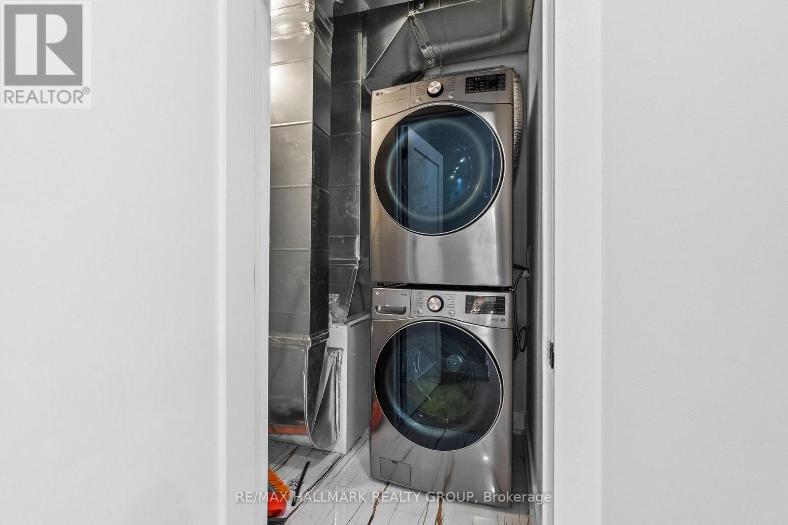 A - 886 Byron Avenue, Ottawa, Ontario  K2A 0A1 - Photo 34 - X12906792