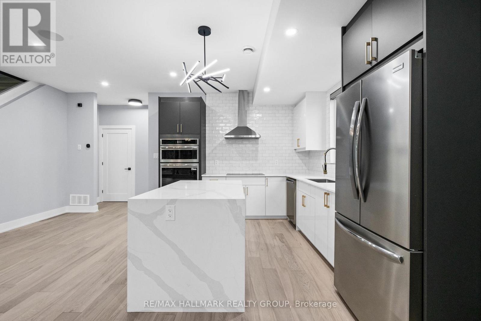 A - 886 Byron Avenue, Ottawa, Ontario  K2A 0A1 - Photo 5 - X12906792