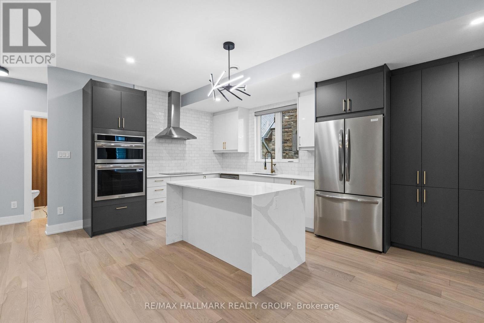 A - 886 Byron Avenue, Ottawa, Ontario  K2A 0A1 - Photo 6 - X12906792