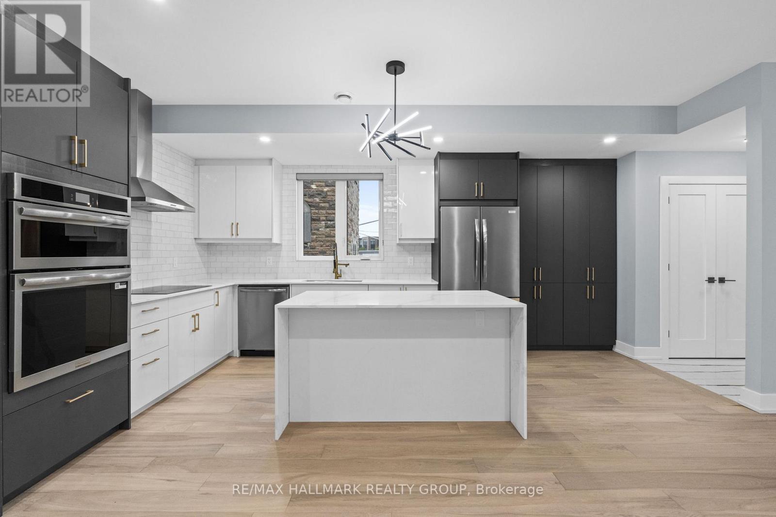 A - 886 Byron Avenue, Ottawa, Ontario  K2A 0A1 - Photo 7 - X12906792