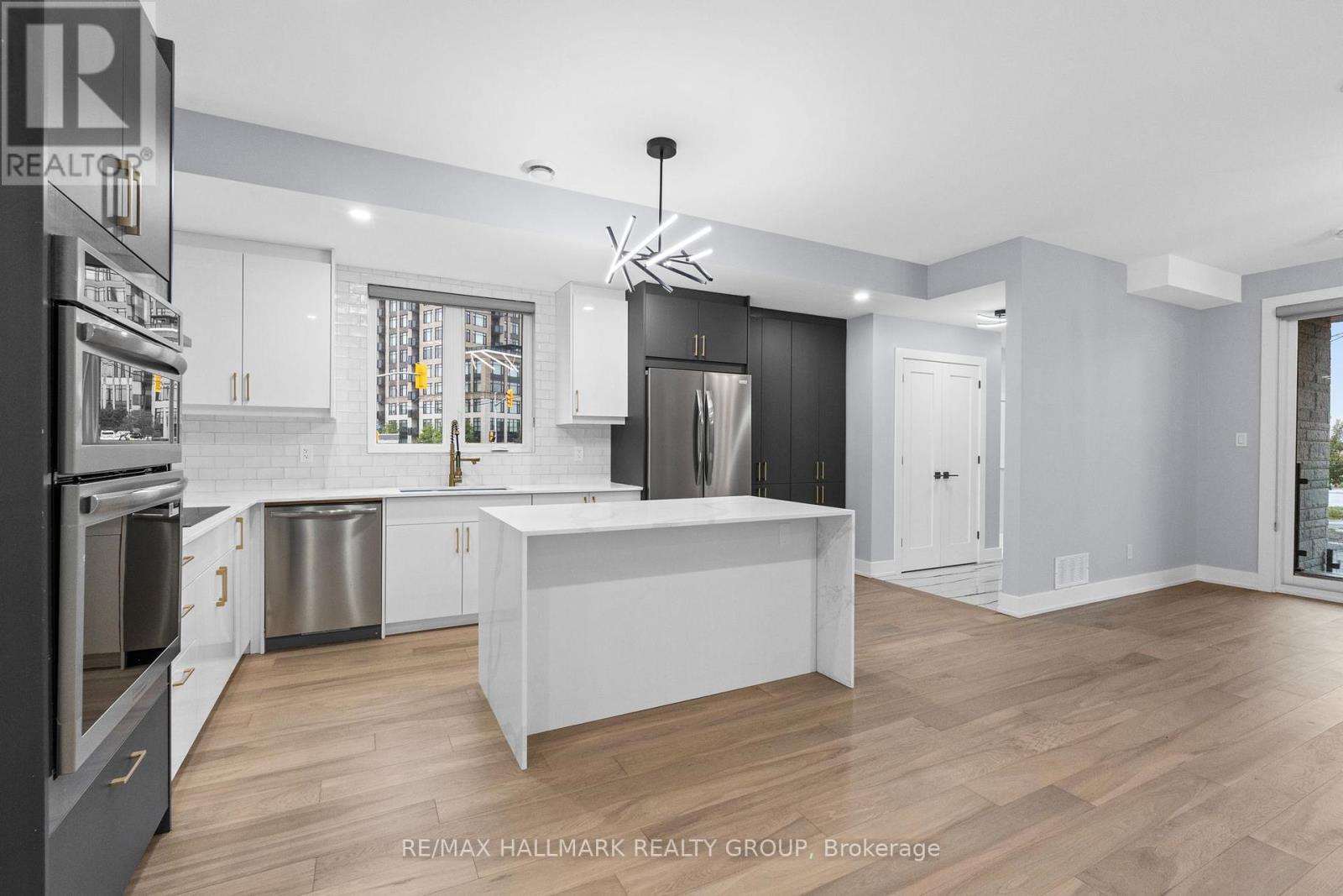 A - 886 Byron Avenue, Ottawa, Ontario  K2A 0A1 - Photo 8 - X12906792