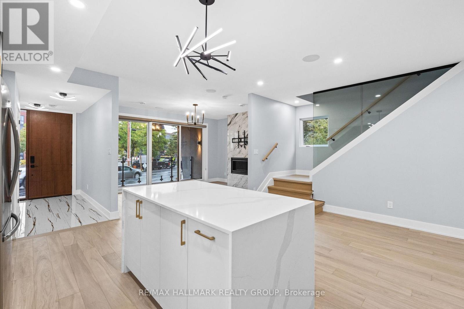 A - 886 Byron Avenue, Ottawa, Ontario  K2A 0A1 - Photo 9 - X12906792