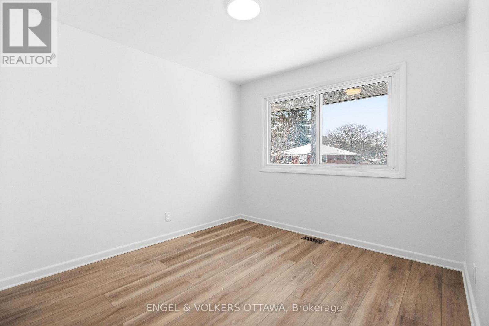 1 - 896 Pinewood Crescent, Ottawa, Ontario  K2B 5Y4 - Photo 17 - X12906796