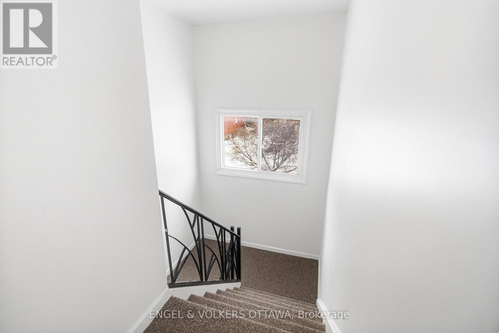 1 - 896 Pinewood Crescent, Ottawa, Ontario  K2B 5Y4 - Photo 19 - X12906796