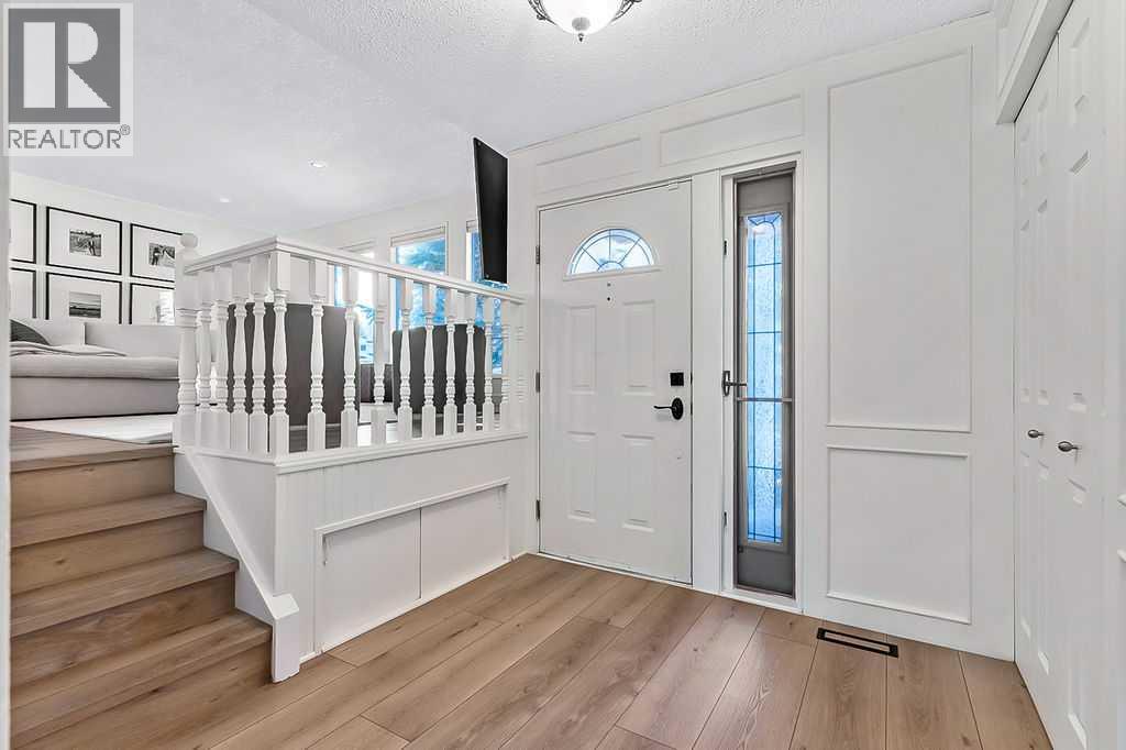 171 Woodridge Place SW, Calgary, Alberta  T2W 3R4 - Photo 3 - A2295163