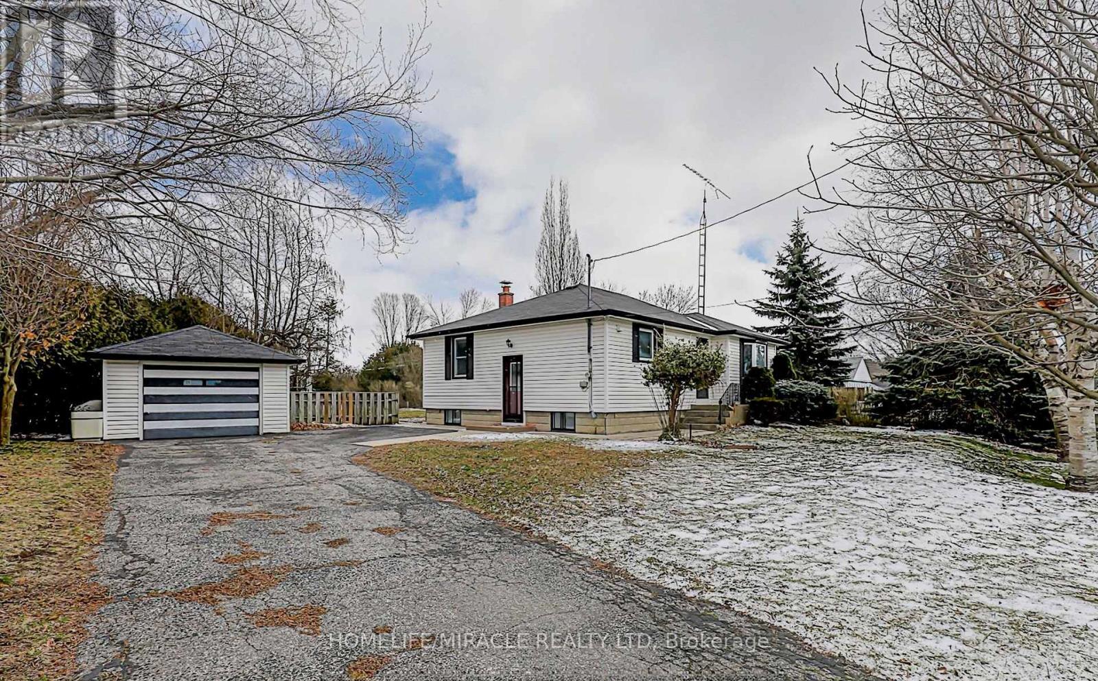 19 Herbert Avenue, Oshawa, Ontario  L1G 3Y7 - Photo 2 - E12796138